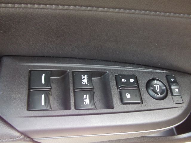 2013 Acura ILX 2dr 3.8L Auto Track