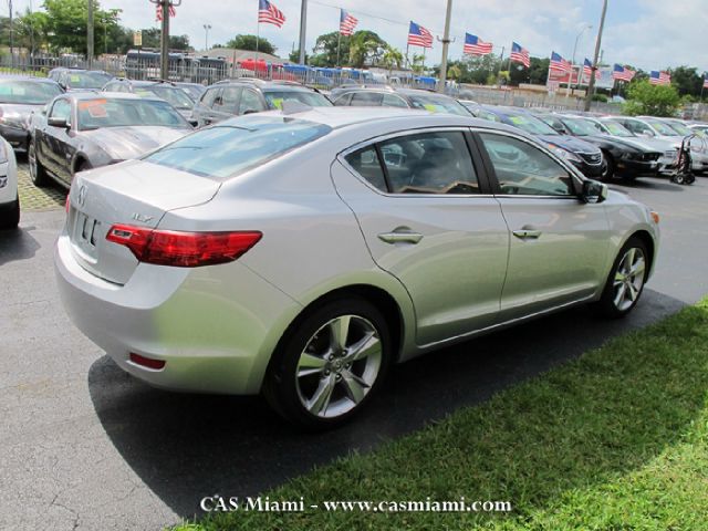 2013 Acura ILX 2dr 3.8L Auto Track