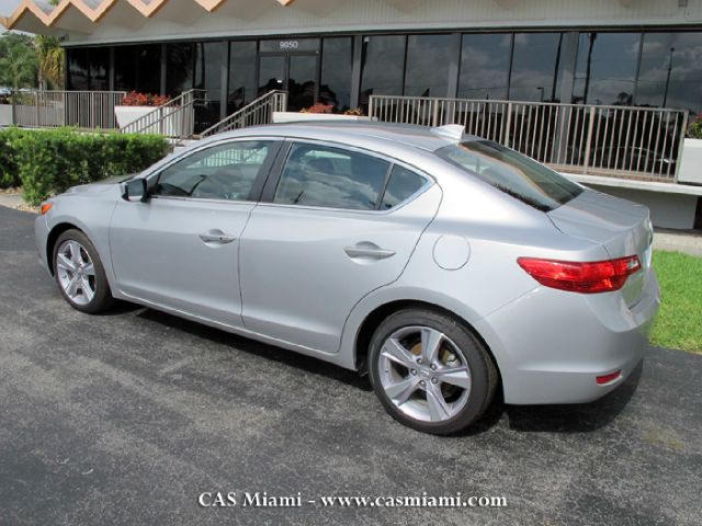 2013 Acura ILX 2dr 3.8L Auto Track