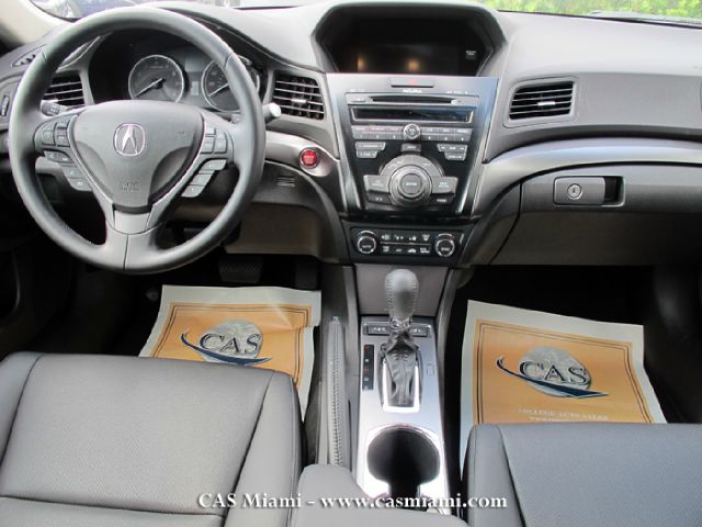 2013 Acura ILX 2dr 3.8L Auto Track