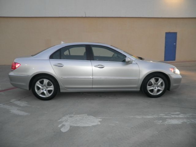 2005 Acura RL 4dr Laredo 4WD 4x4 SUV
