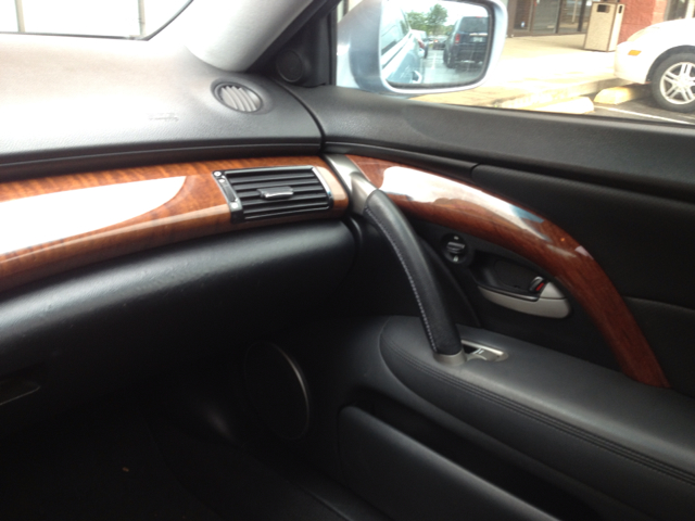 2005 Acura RL 4dr Laredo 4WD 4x4 SUV