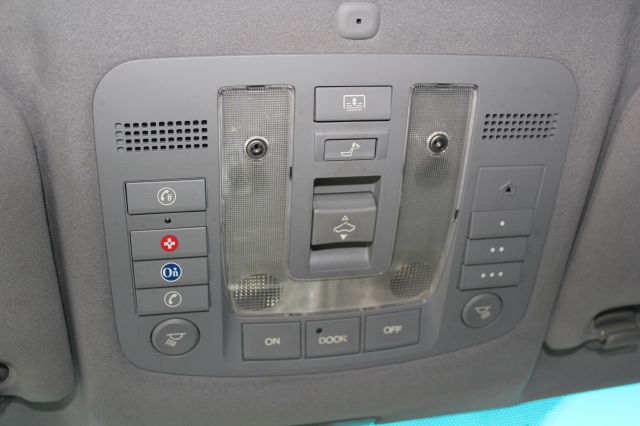 2005 Acura RL 4dr Laredo 4WD 4x4 SUV