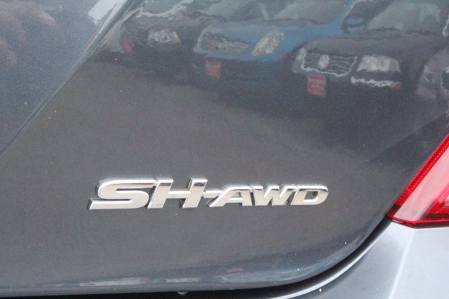 2005 Acura RL 4dr Laredo 4WD 4x4 SUV