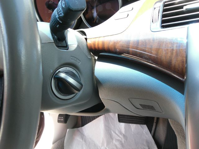 2005 Acura RL 4dr Laredo 4WD 4x4 SUV