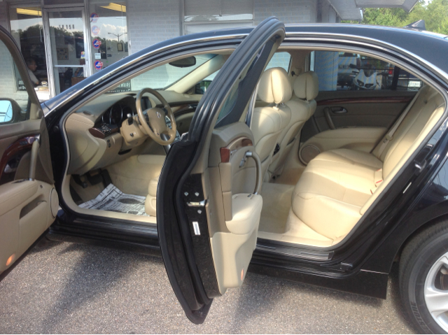 2005 Acura RL 4dr Laredo 4WD 4x4 SUV