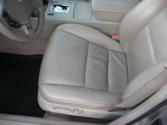 2005 Acura RL 4dr Laredo 4WD 4x4 SUV