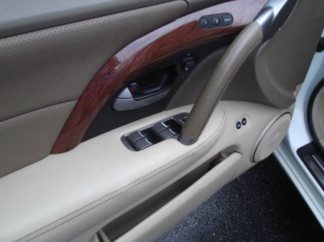 2005 Acura RL 4dr Laredo 4WD 4x4 SUV