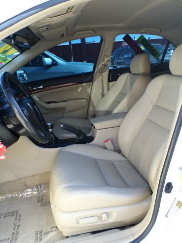 2006 Acura TSX 4 Dr LE V6 Sedan