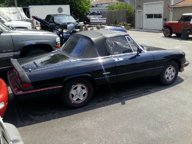 1986 Alfa Romeo Spider Sedan I4 SE FWD