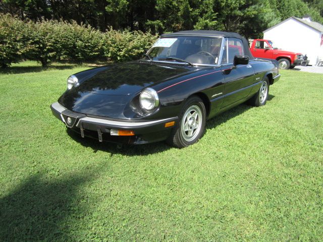 1986 Alfa Romeo Spider Sedan I4 SE FWD