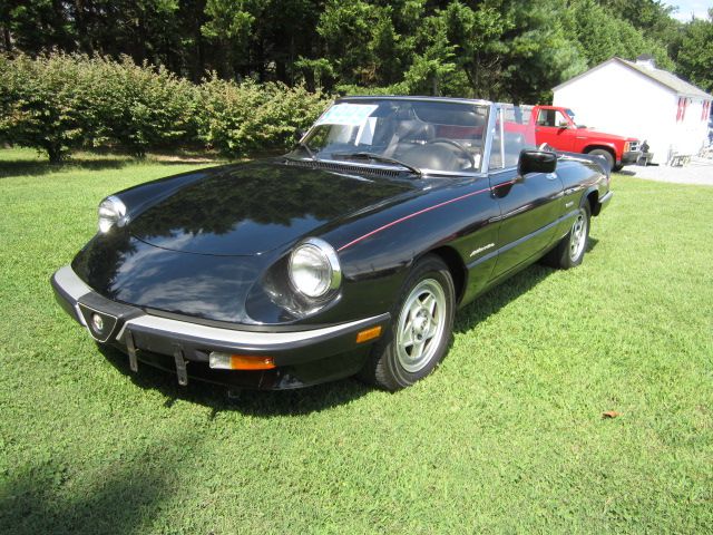 1986 Alfa Romeo Spider Sedan I4 SE FWD