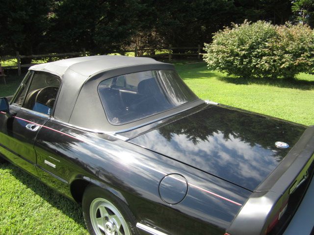 1986 Alfa Romeo Spider Sedan I4 SE FWD