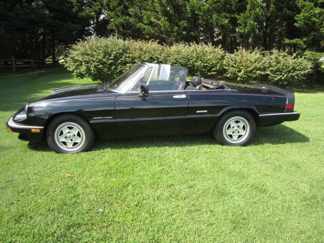 1986 Alfa Romeo Spider Sedan I4 SE FWD