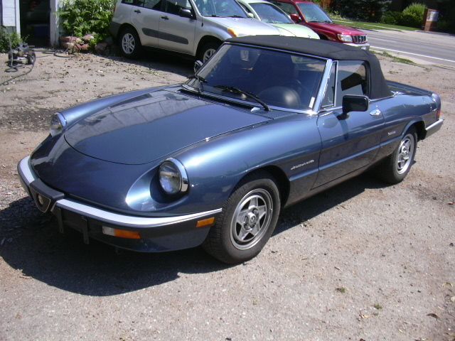1986 Alfa Romeo Spider Sedan I4 SE FWD