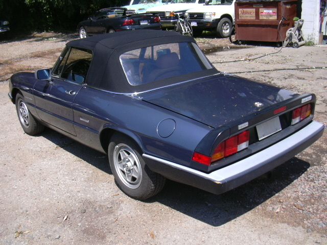 1986 Alfa Romeo Spider Sedan I4 SE FWD