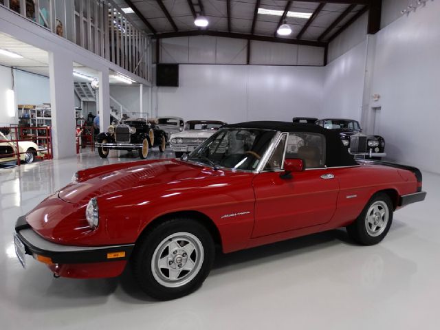 1988 Alfa Romeo Spider Sedan I4 SE FWD