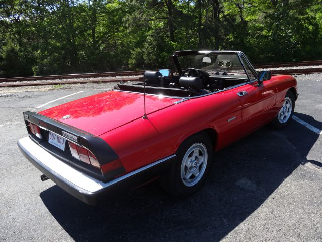 1988 Alfa Romeo Spider Sedan I4 SE FWD