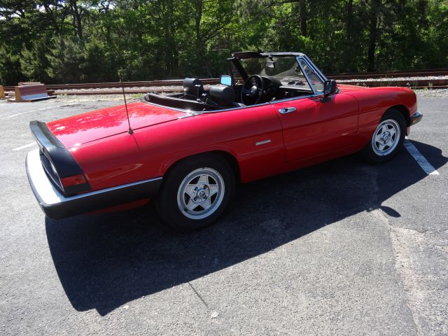 1988 Alfa Romeo Spider Sedan I4 SE FWD