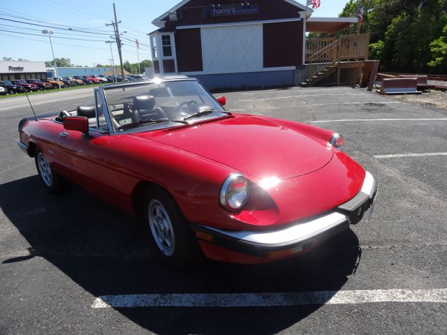 1988 Alfa Romeo Spider Sedan I4 SE FWD