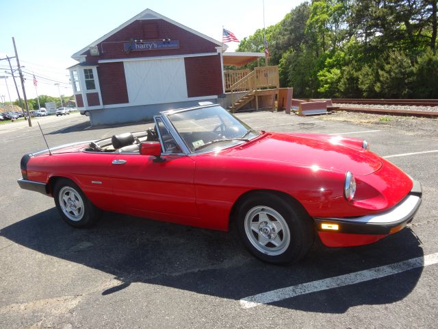 1988 Alfa Romeo Spider Sedan I4 SE FWD