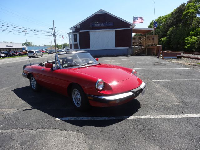 1988 Alfa Romeo Spider Sedan I4 SE FWD