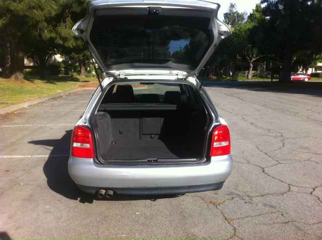 2000 Audi A4 4dr Sdn 750li Xdrive AWD