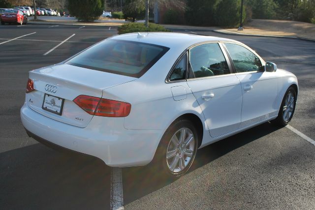 2010 Audi A4 2005 Toyota LE