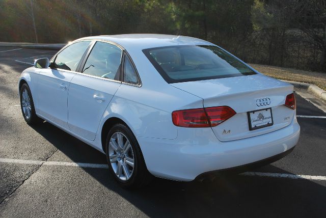 2010 Audi A4 2005 Toyota LE