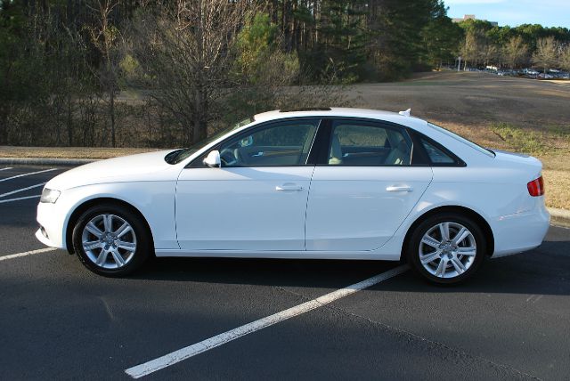 2010 Audi A4 2005 Toyota LE
