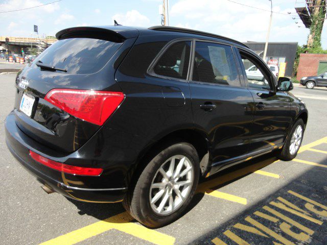 2011 Audi Q5 LS 3000 Down