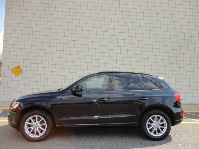 2011 Audi Q5 LS 3000 Down