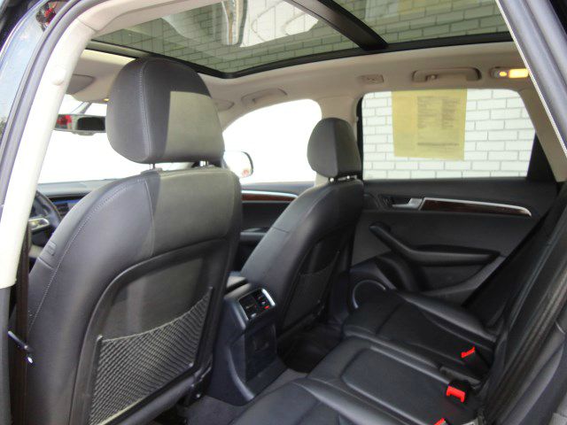 2011 Audi Q5 LS 3000 Down