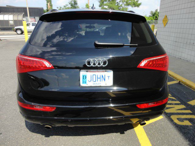 2011 Audi Q5 LS 3000 Down