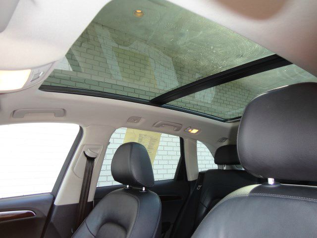 2011 Audi Q5 LS 3000 Down