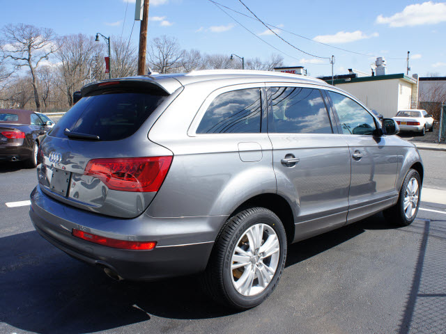 2011 Audi Q7 4dr SR5 3.4L Auto 4WD