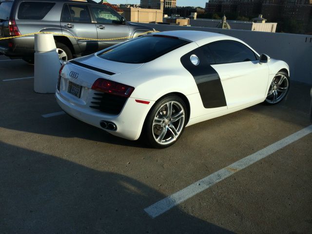 2009 Audi R8 2008 Nissan 1.8