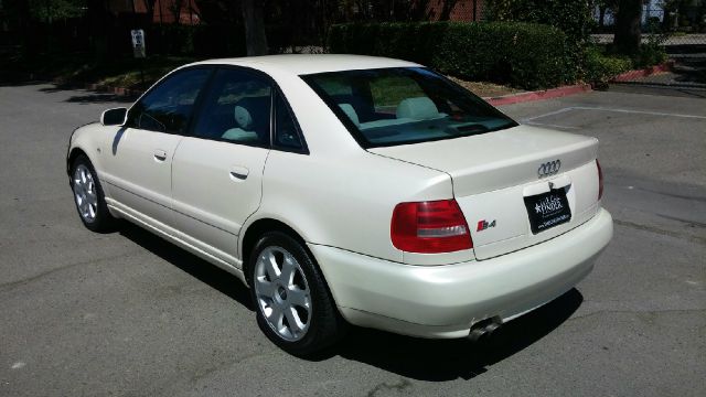 2001 Audi S4 29