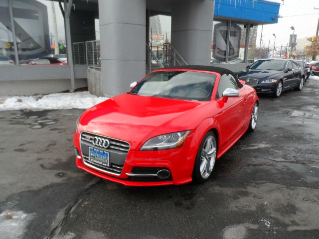 2013 Audi TTS Nav-awd-2 Tv/dvd IN Headrests-quads-third-moon-6 C