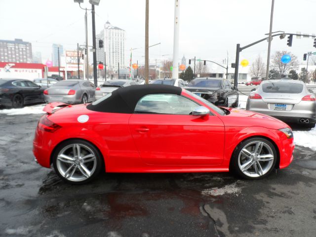 2013 Audi TTS Nav-awd-2 Tv/dvd IN Headrests-quads-third-moon-6 C