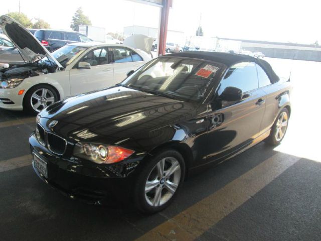 2011 BMW 1 series 2.5L SE