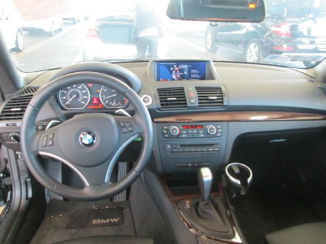 2011 BMW 1 series 2.5L SE