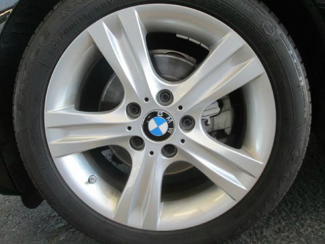 2011 BMW 1 series 2.5L SE