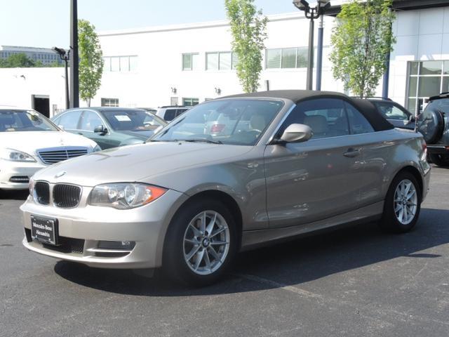2011 BMW 1 series 4X4 Sunroof, Leather