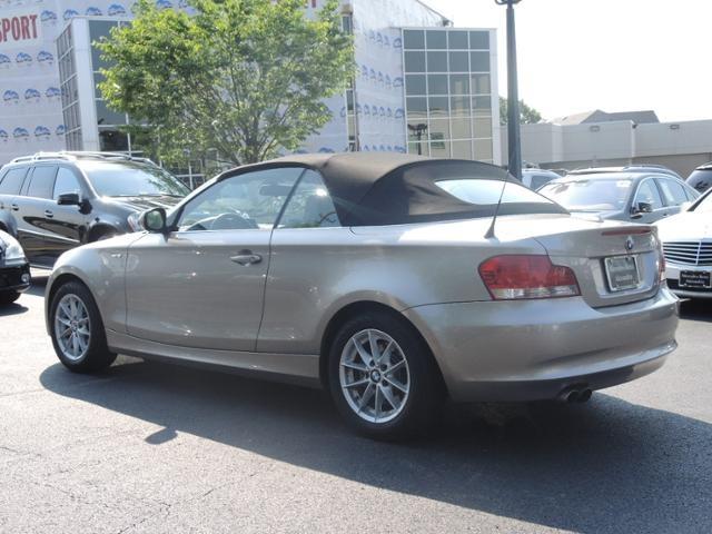 2011 BMW 1 series 4X4 Sunroof, Leather