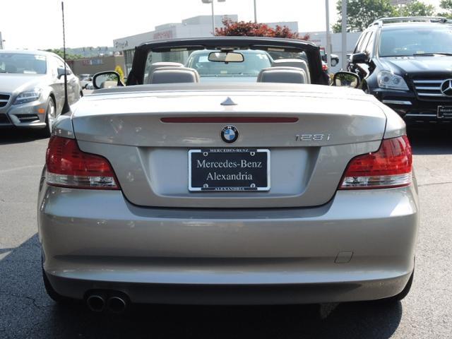 2011 BMW 1 series 4X4 Sunroof, Leather