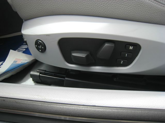 2010 BMW 1 series 2.5L SE