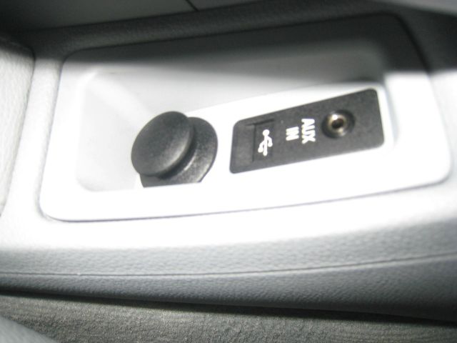 2010 BMW 1 series 2.5L SE