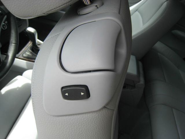 2010 BMW 1 series 2.5L SE