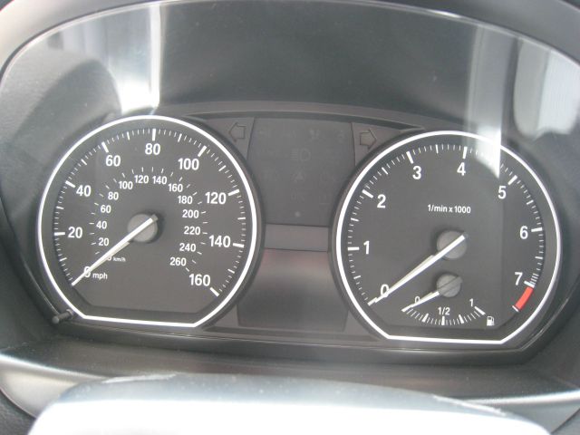 2010 BMW 1 series 2.5L SE